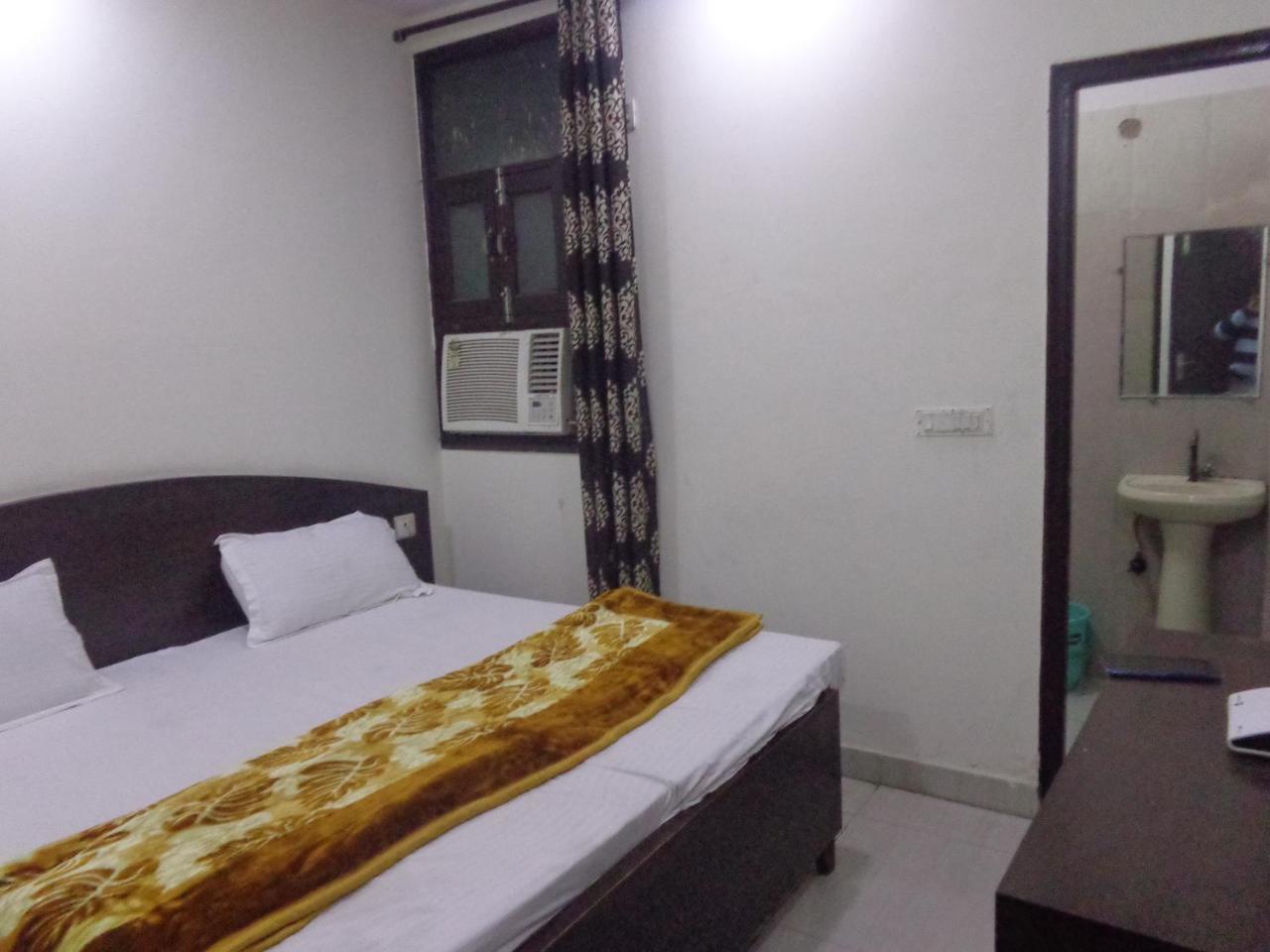 Hotel Silver Residency Nuova Delhi Esterno foto