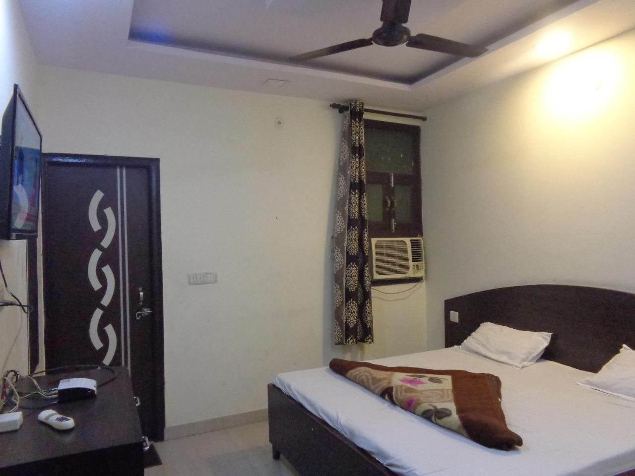 Hotel Silver Residency Nuova Delhi Esterno foto