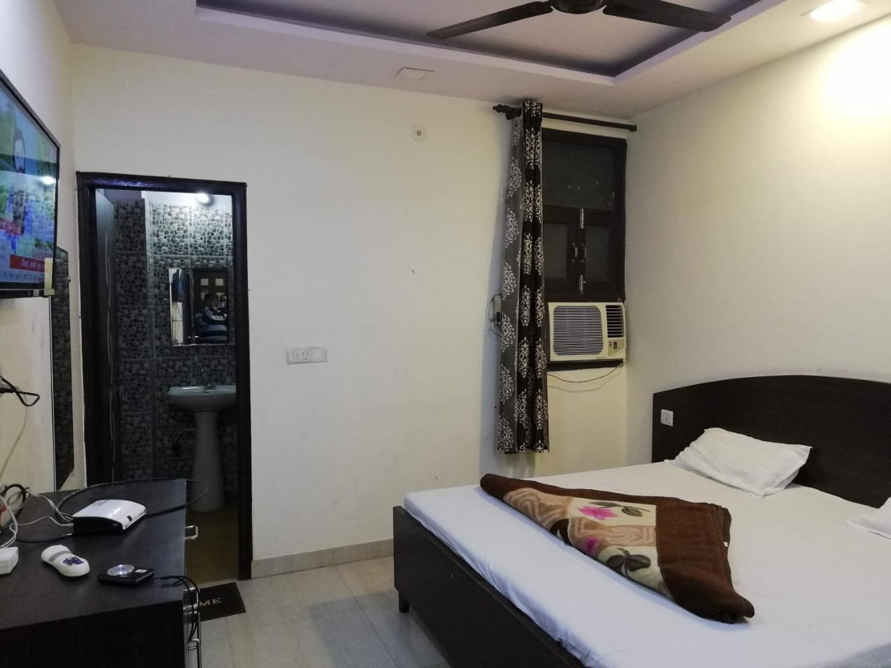 Hotel Silver Residency Nuova Delhi Esterno foto