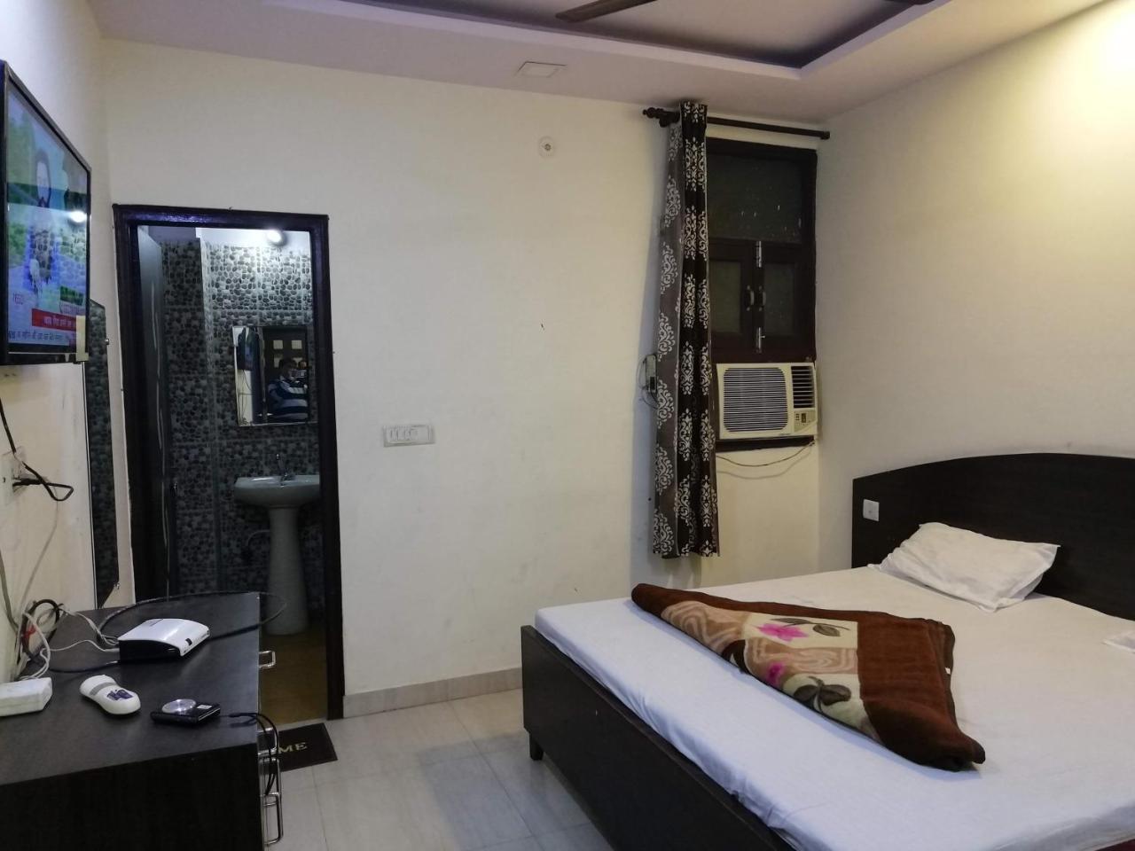 Hotel Silver Residency Nuova Delhi Esterno foto