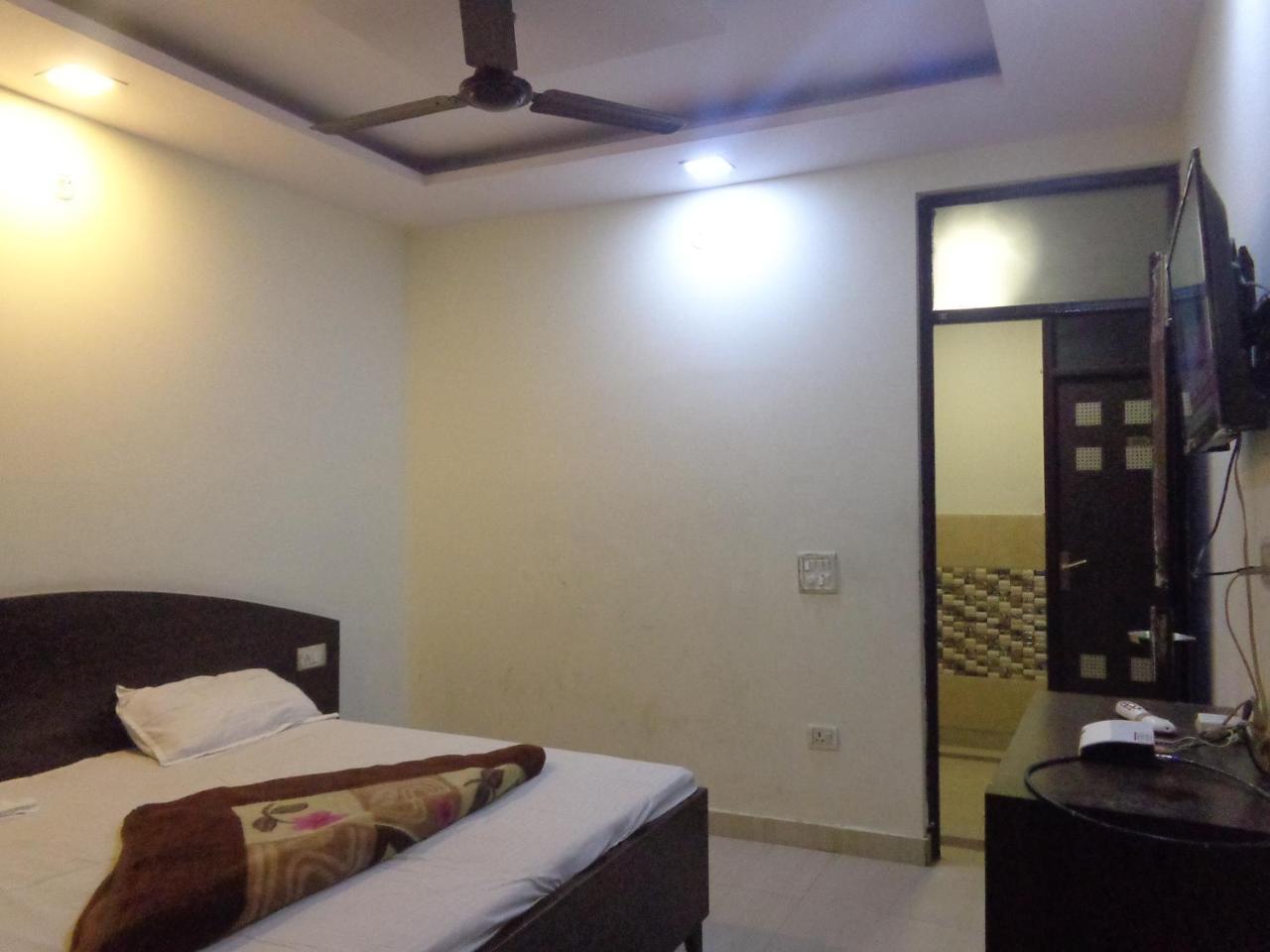 Hotel Silver Residency Nuova Delhi Esterno foto