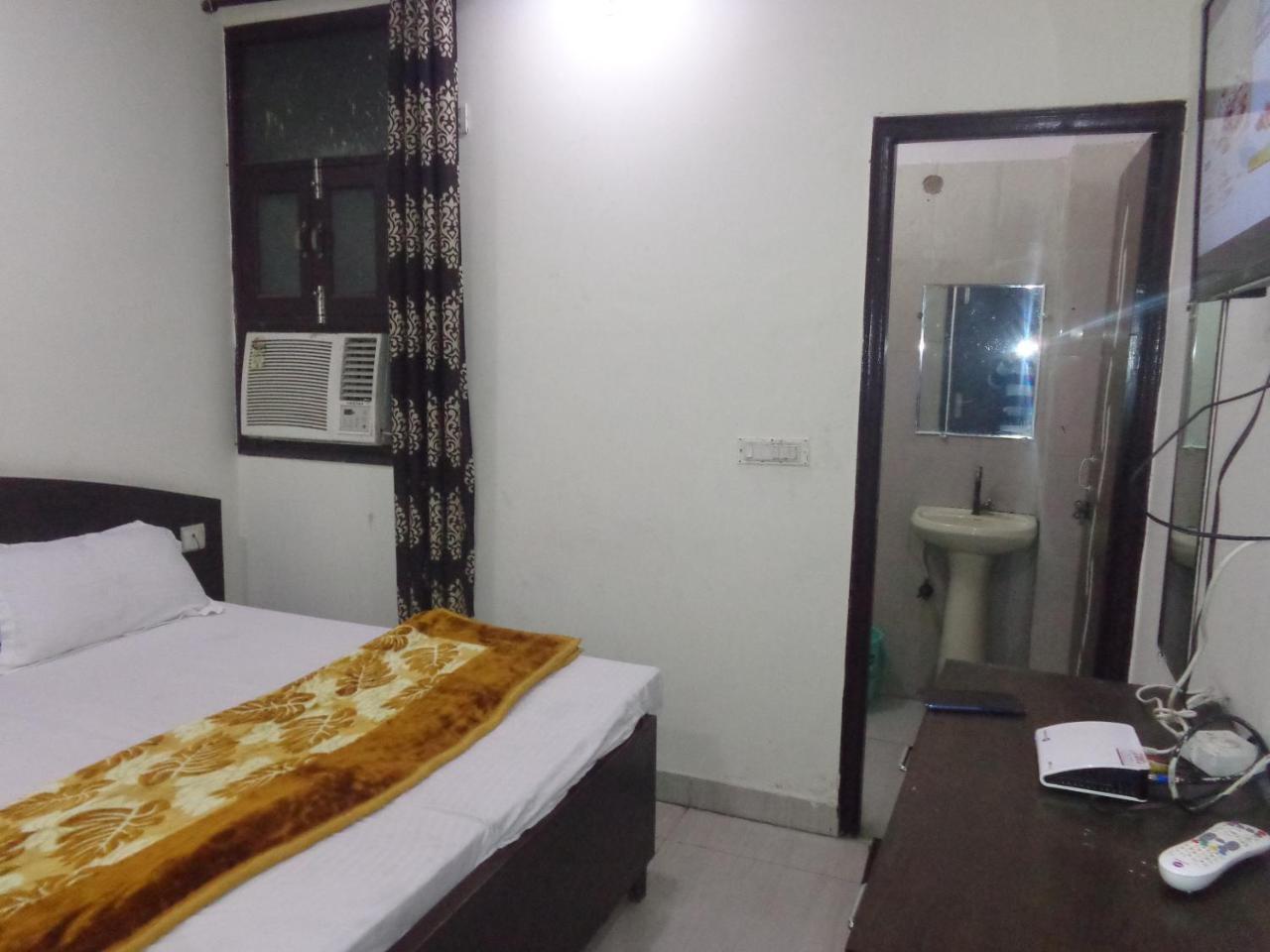 Hotel Silver Residency Nuova Delhi Esterno foto